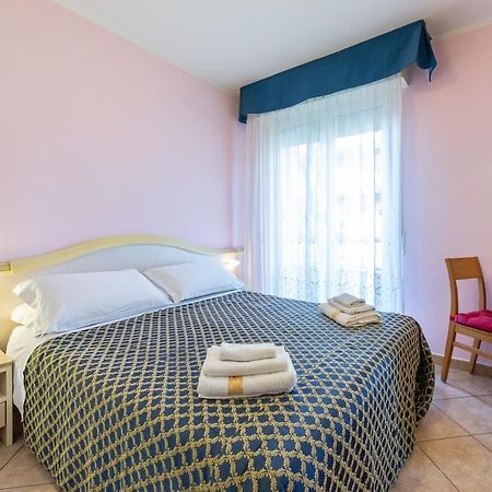 リミニ Residenza Melucciアパートホテル エクステリア 写真