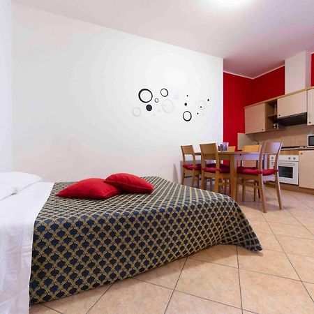 リミニ Residenza Melucciアパートホテル エクステリア 写真