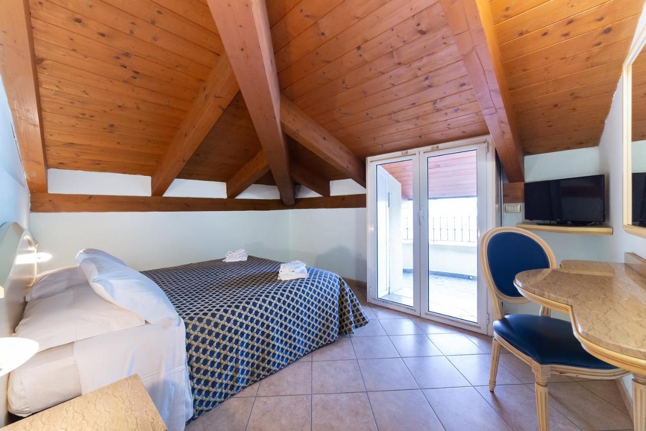 リミニ Residenza Melucciアパートホテル エクステリア 写真