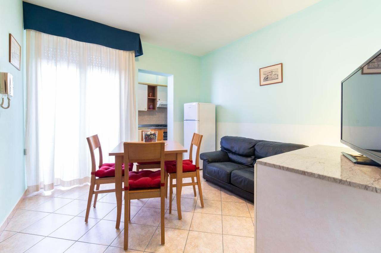 リミニ Residenza Melucciアパートホテル エクステリア 写真