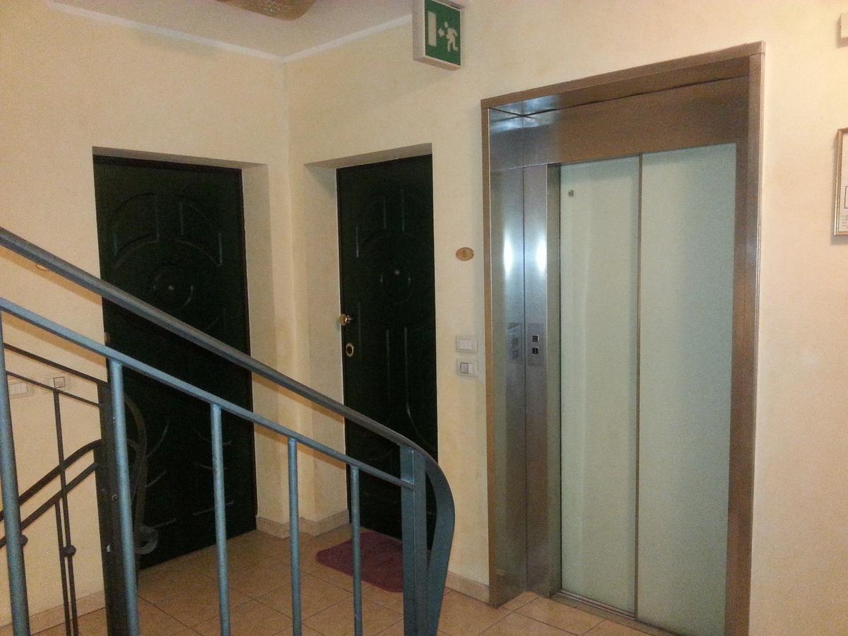 リミニ Residenza Melucciアパートホテル エクステリア 写真