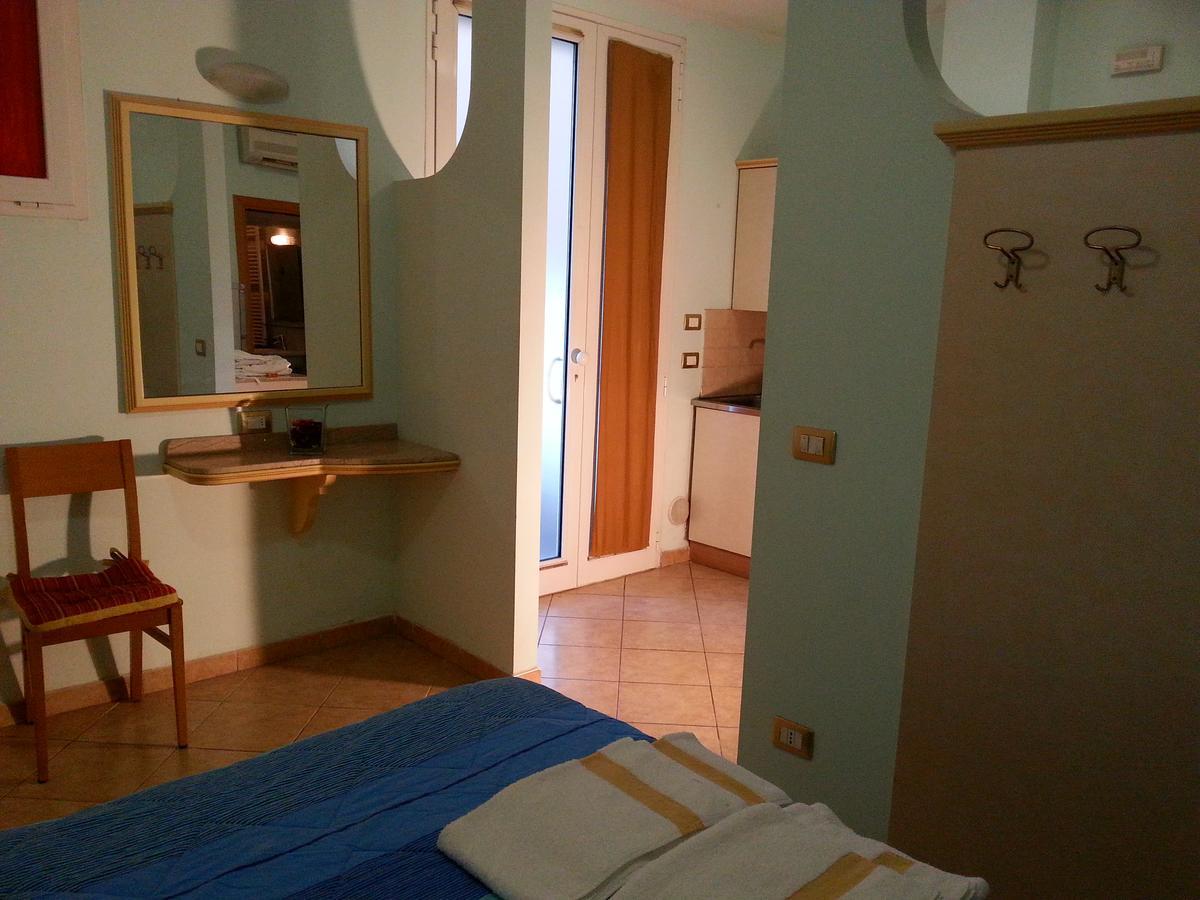 リミニ Residenza Melucciアパートホテル エクステリア 写真