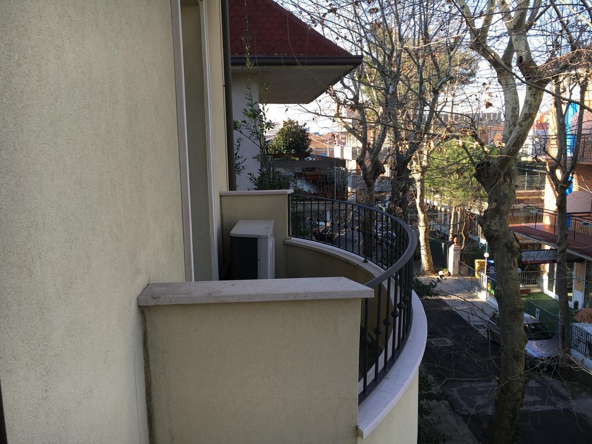 リミニ Residenza Melucciアパートホテル エクステリア 写真