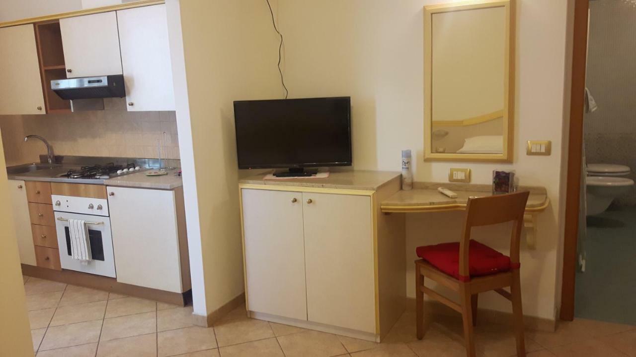 リミニ Residenza Melucciアパートホテル エクステリア 写真